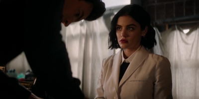 katy_keene_s01e09_1080p_web_h264-memento_0466.jpg