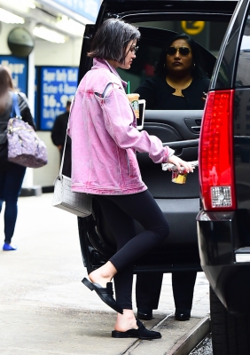 HQ

