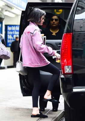 HQ

