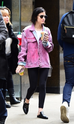 HQ
