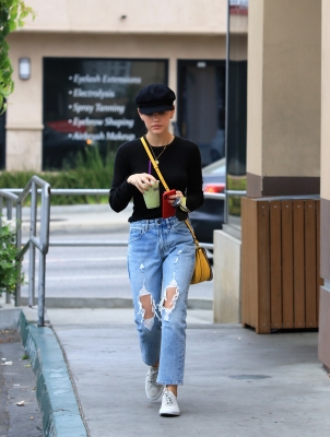 HQ
