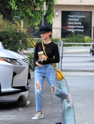 HQ
