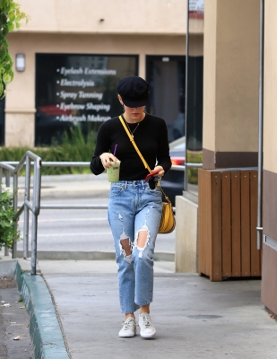 HQ
