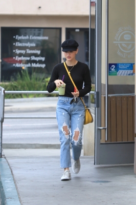 HQ
