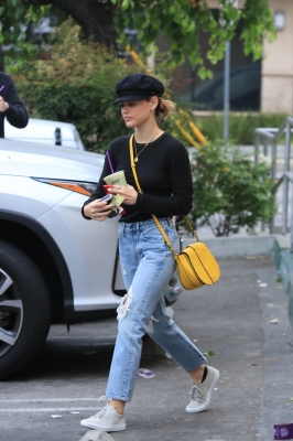HQ
