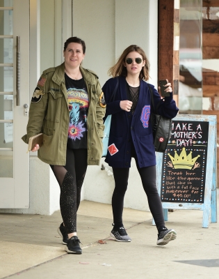 HQ
