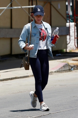 HQ
