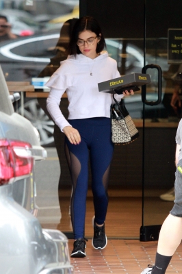 outinla260619-011.jpg