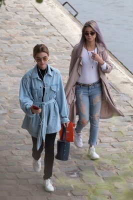 HQ
