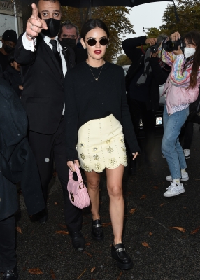 outsidemiumiu051021-023.jpg