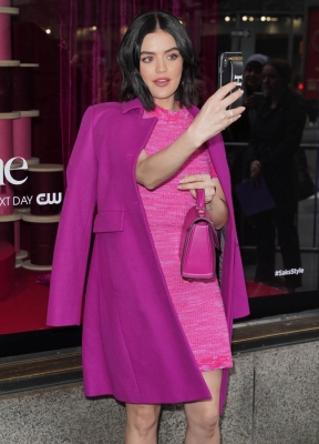outsidesaks050220-132.jpg