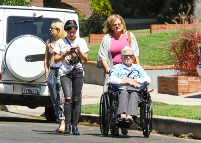 outwithherfamily210918-002.jpg