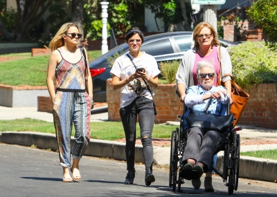 outwithherfamily210918-006.jpg