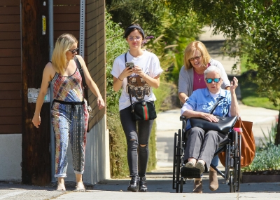 outwithherfamily210918-010.jpg