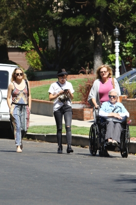 outwithherfamily210918-025.jpg