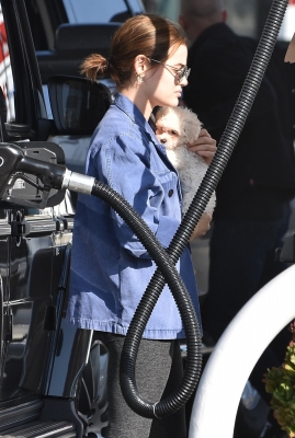 seenatthegasstationinstudiocity100221_001.jpg