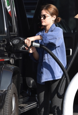seenatthegasstationinstudiocity100221_006.jpg
