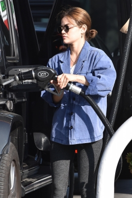 seenatthegasstationinstudiocity100221_008.jpg