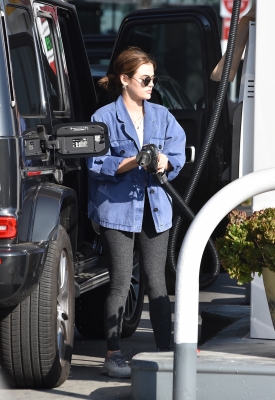 seenatthegasstationinstudiocity100221_009.jpg