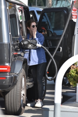 seenatthegasstationinstudiocity100221_018.jpg