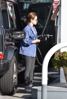 seenatthegasstationinstudiocity100221_024.jpg