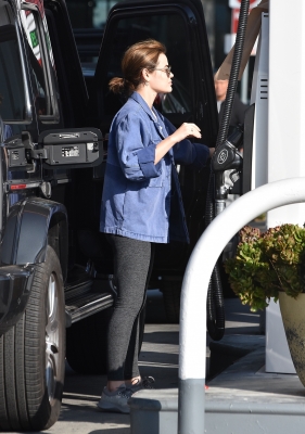 seenatthegasstationinstudiocity100221_026.jpg