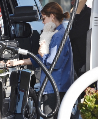 seenatthegasstationinstudiocity100221_030.jpg