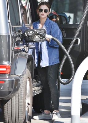 seenatthegasstationinstudiocity100221_031.jpg