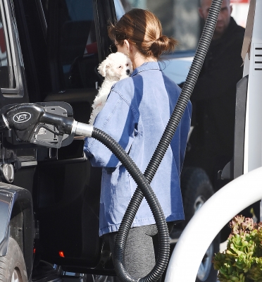 seenatthegasstationinstudiocity100221_033.jpg