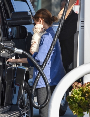seenatthegasstationinstudiocity100221_037.jpg
