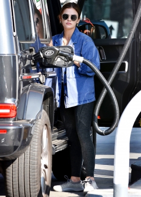 seenatthegasstationinstudiocity100221_042.jpg