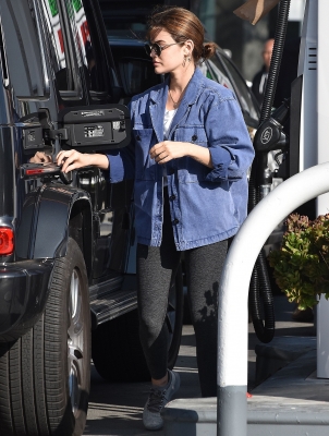 seenatthegasstationinstudiocity100221_043.jpg