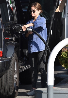 seenatthegasstationinstudiocity100221_045.jpg