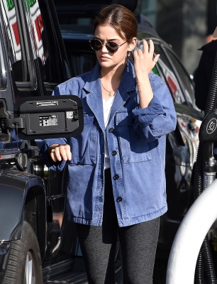 seenatthegasstationinstudiocity100221_052.jpg