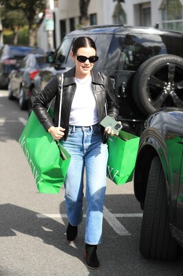 shoppingbh080224-004.jpg