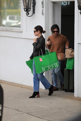 shoppingbh080224-011.jpg