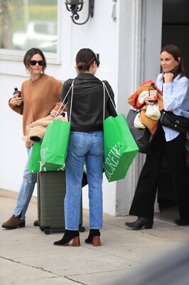 shoppingbh080224-016.jpg
