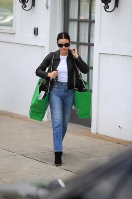 shoppingbh080224-021.jpg