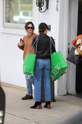 shoppingbh080224-024.jpg