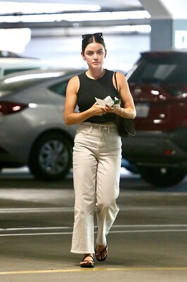 shoppingwh120924-002.jpg