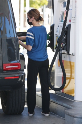 stopsatgasstation_2202-008.jpg