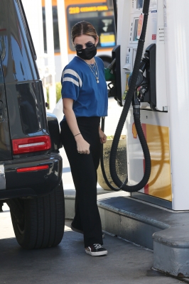 stopsatgasstation_2202-011.jpg