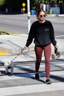 walkingela180221-004.jpg