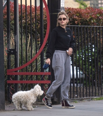 walkingherdoginlondon_2804_016.jpg