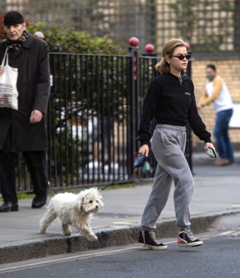 walkingherdoginlondon_2804_018.jpg
