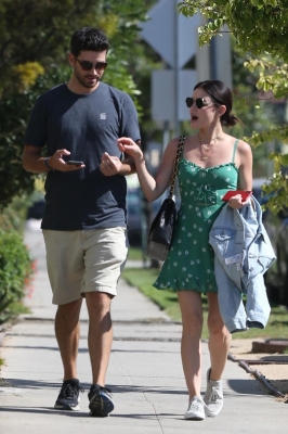 walkinginla270618-002.jpg