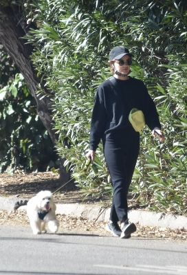 walkingla040221-018.jpg