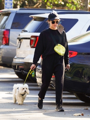 walkingla040221-021.jpg