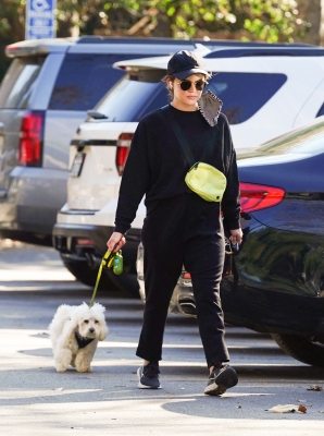 walkingla040221-035.jpg