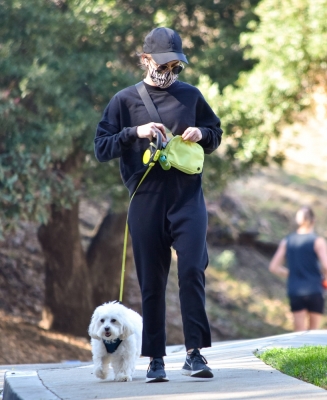 walkingla040221-044.jpg